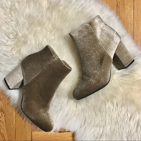 BAMBOO Shoes - Champagne Damask BAMBOO Ankle Booties (NWB)